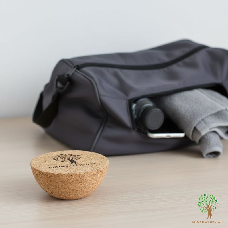 BALANCE HALBKUGEL GROSS – Ø12,5 cm | FSC Naturkork • Gleichgewicht &amp; Mobilität • inkl. Stofftasche | HUMANWERKSTATT